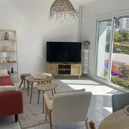 Apartment Bright T4 With Balcony In