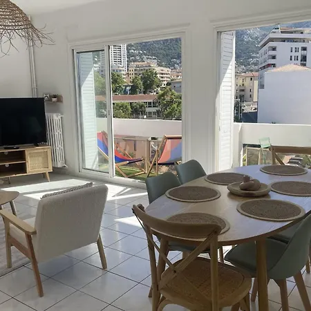 Bright T4 With Balcony In