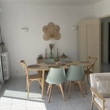 Apartment Bright T4 With Balcony In